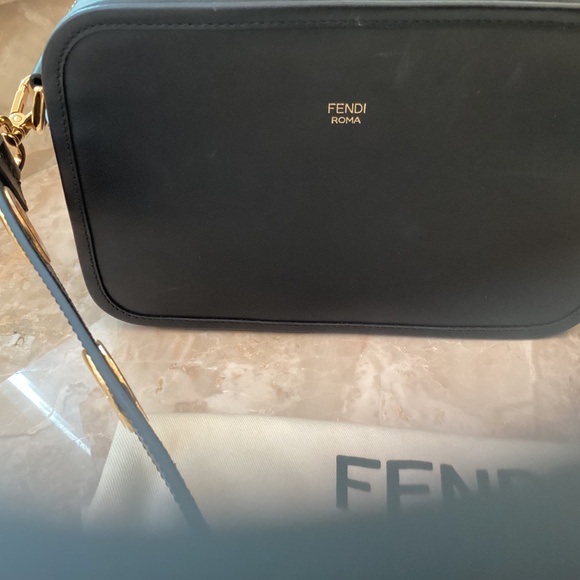 FENDI black leather camera bag - Picture 7 of 16